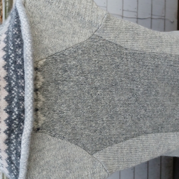 Preloved Sweater (Canadian Handmade) Size XS - Picture 5 of 7